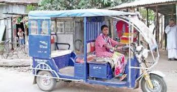 স্বাস্থ্যবিধি মেনে অটোরিকশা চালুর দাবি চালকদের