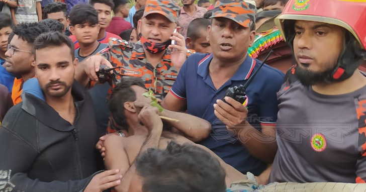 খালে পড়ে যাওয়া ব্যক্তিকে ৬ ঘণ্টা পর জীবিত উদ্ধার