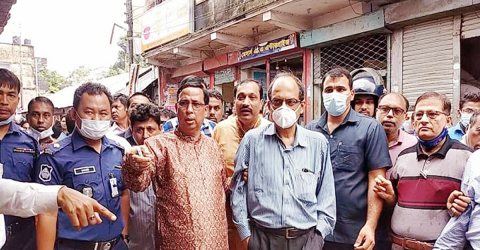 ফেনীতে হামলা ভাংচুরের ঘটনাস্থল পরিদর্শন করেছেন ভারতীয় সহকারী হাই কমিশনার