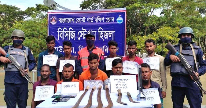 দেশীয় অস্ত্রসহ ১০ ডাকাত সদস্য আটক