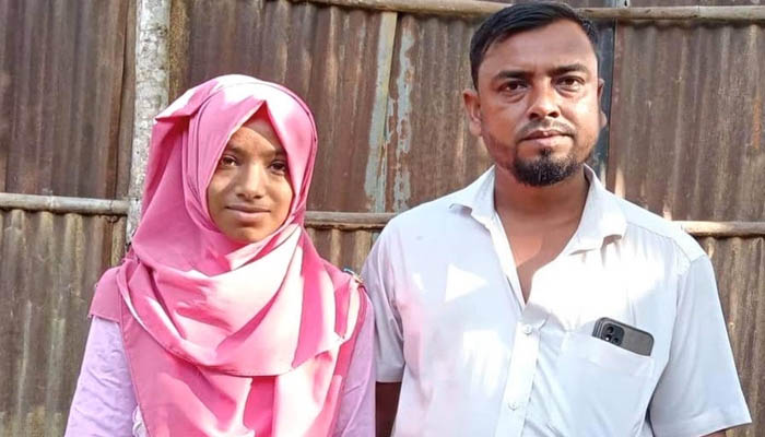 একসঙ্গে এসএসসি পাস বাবা-মেয়ে