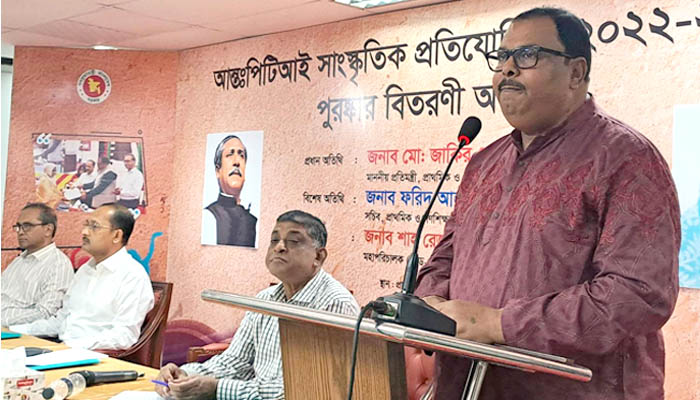 শিশুদের কেবল বইয়ের ভেতর বন্দি রাখা যাবে না: প্রতিমন্ত্রী