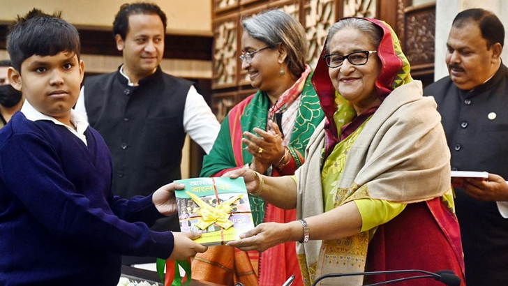 বিনামূল্যে বই বিতরণ কার্যক্রম উদ্বোধন করলেন প্রধানমন্ত্রী