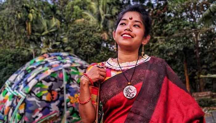 ফেসবুকে স্ট্যাটাস দিয়ে জবি ছাত্রীর আত্মহত্যা