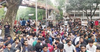 বিক্ষোভে উত্তাল বুয়েট, শিক্ষার্থীদের আল্টিমেটাম