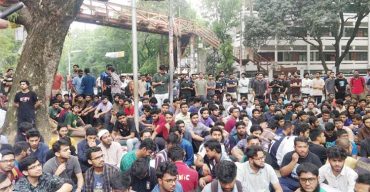 বিক্ষোভে উত্তাল বুয়েট, শিক্ষার্থীদের আল্টিমেটাম