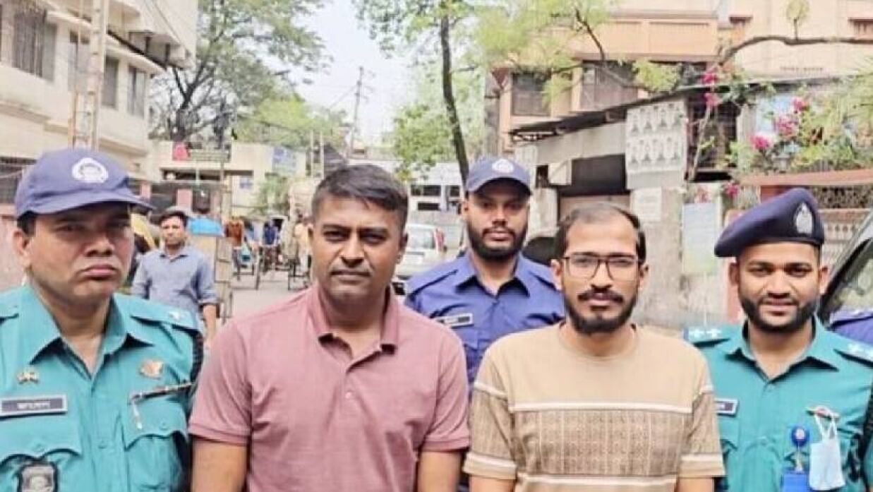 জবি শিক্ষক দ্বীন ইসলাম ও শিক্ষার্থী আম্মান রিমান্ডে