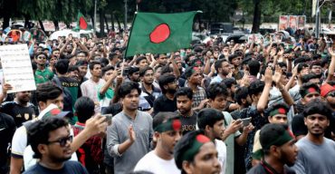কোটা সংস্কার আন্দোলন: মিছিল নিয়ে বঙ্গভবনের পথে শিক্ষার্থীরা