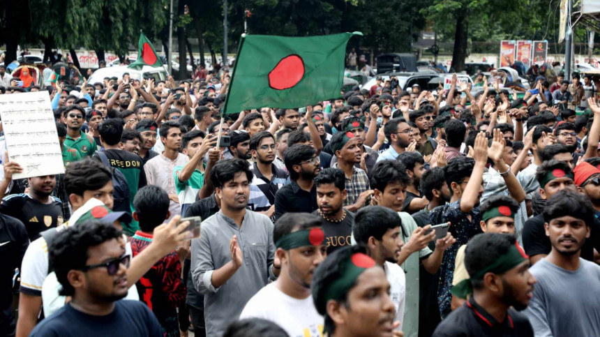 কোটা সংস্কার আন্দোলন: মিছিল নিয়ে বঙ্গভবনের পথে শিক্ষার্থীরা