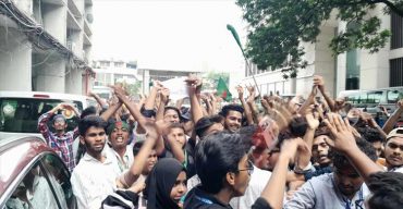 সচিবালয়ে ঢুকে পড়লো শত শত এইচএসসি পরীক্ষার্থী